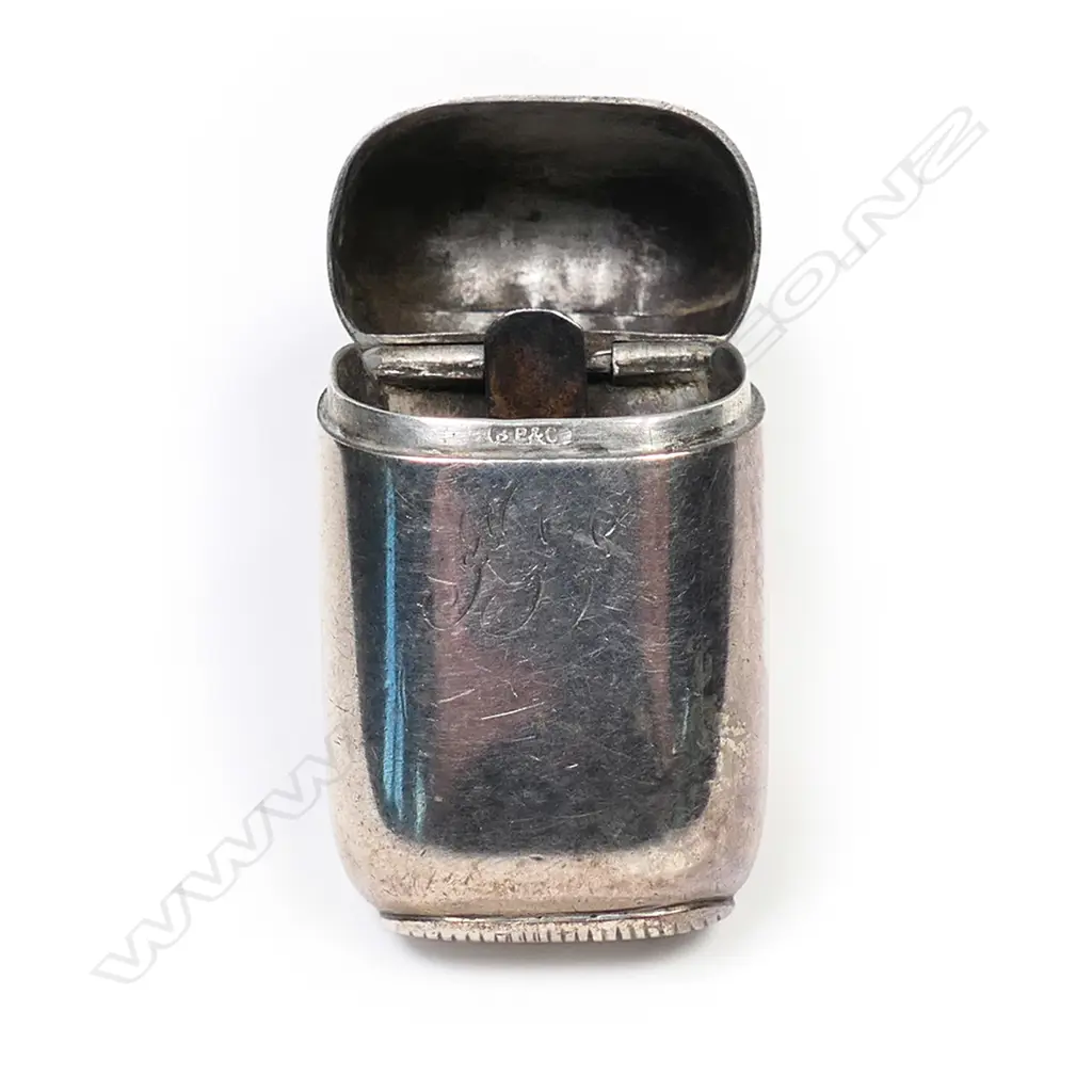 B Petersen & Co (Christchurch) silver vesta case, Image 1++